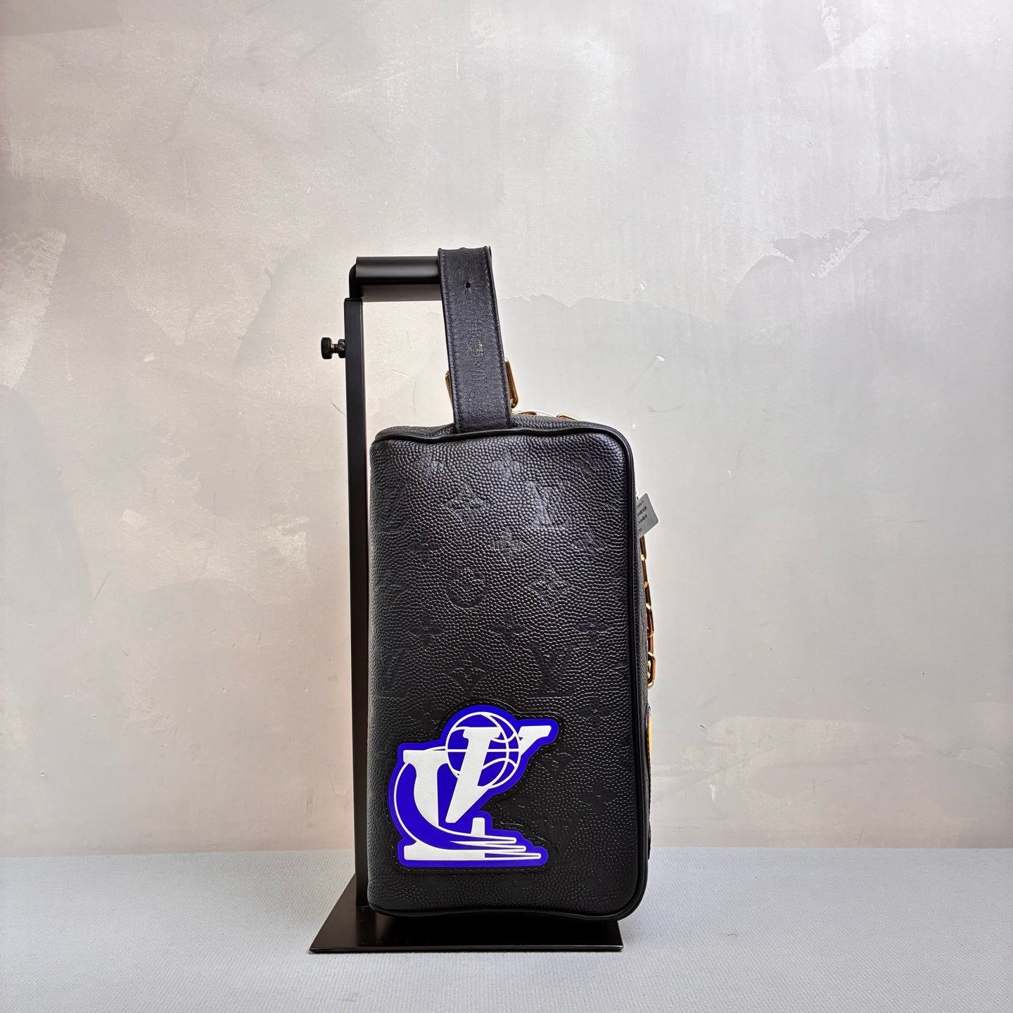 Louis Vuitton NBA Collaboration Black Monogram Toiletry Bag NBA Collaboration Chip Version Size 23*12