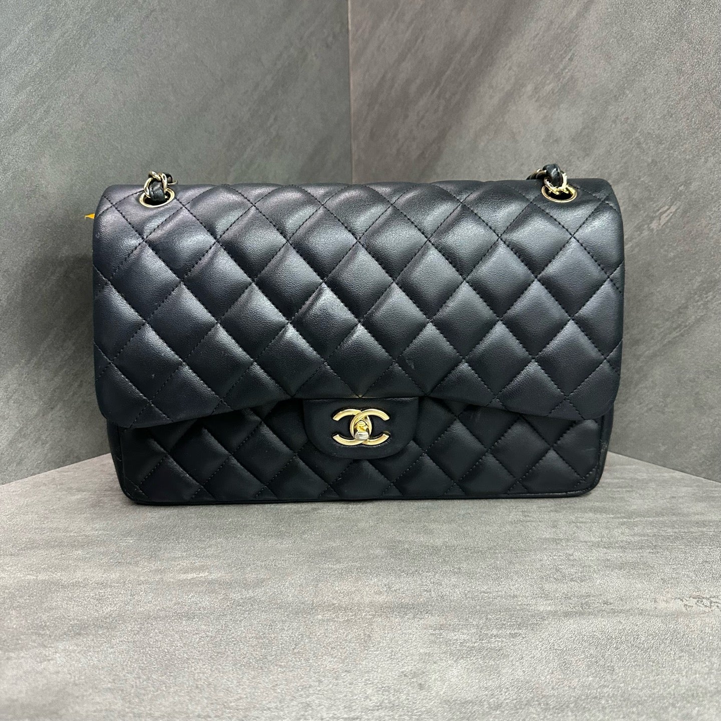 Chanel cf jumbo Black gold sheepskin chain bag, 16K size, three-dimensional and clean inside