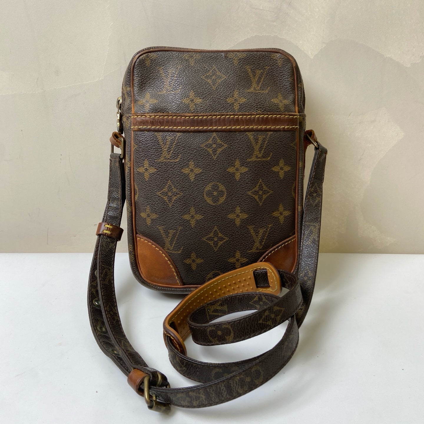 LV/Louis Vuitton 2003 Monogram Single Layer Vintage Camera Bag Shoulder Bag Pre-owned Size 20×15 Monogram Coated Canvas
