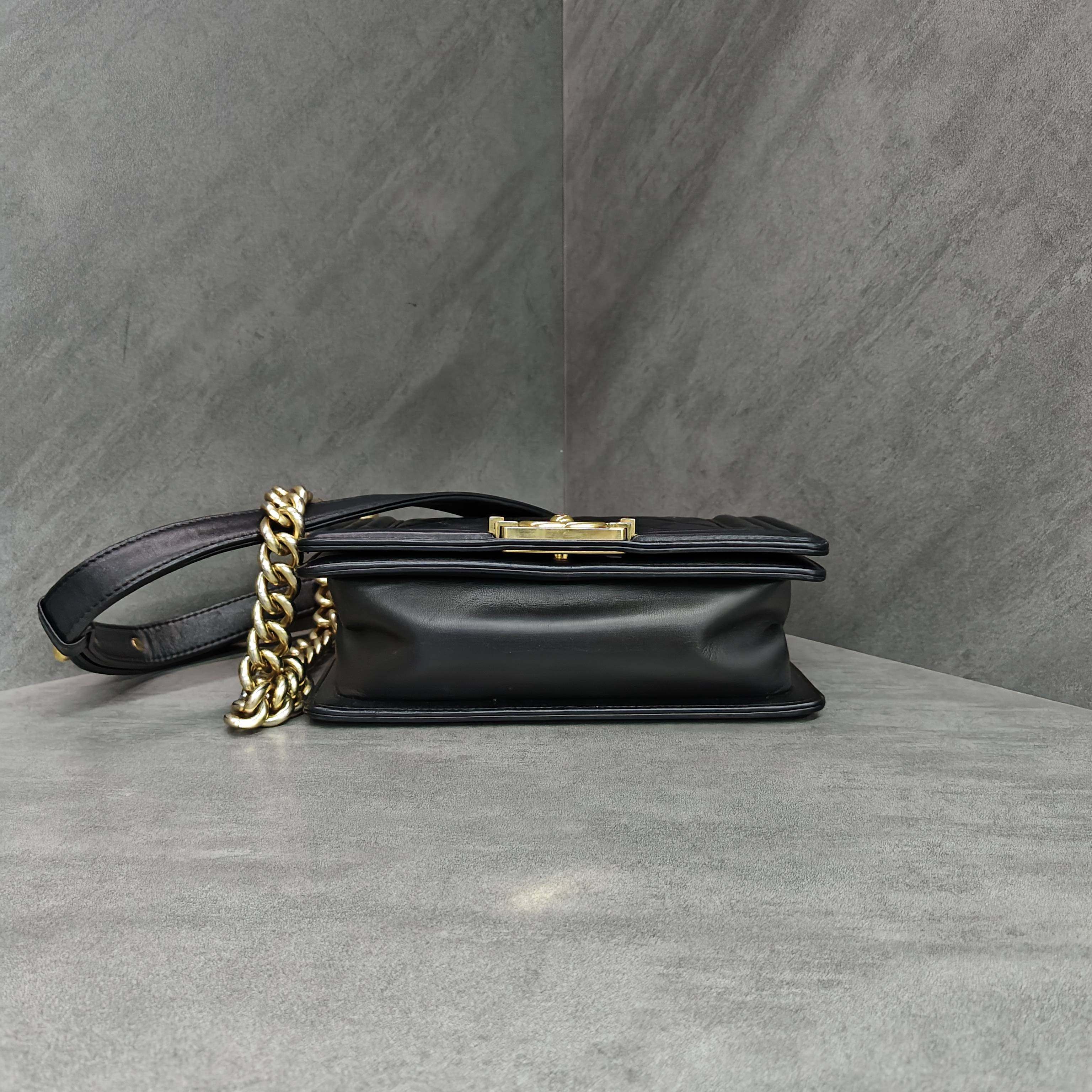CHANEL + Chanel + Le Boy + Black Gold Diamond Pattern Cowhide Gold Buckle Chain Shoulder Bag 23 Open Without Card