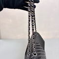 Chanel/Chanel 22 Classic Flap Medium Black Silver V-Quilted Lambskin Chain Bag 99% New Size: 25*15