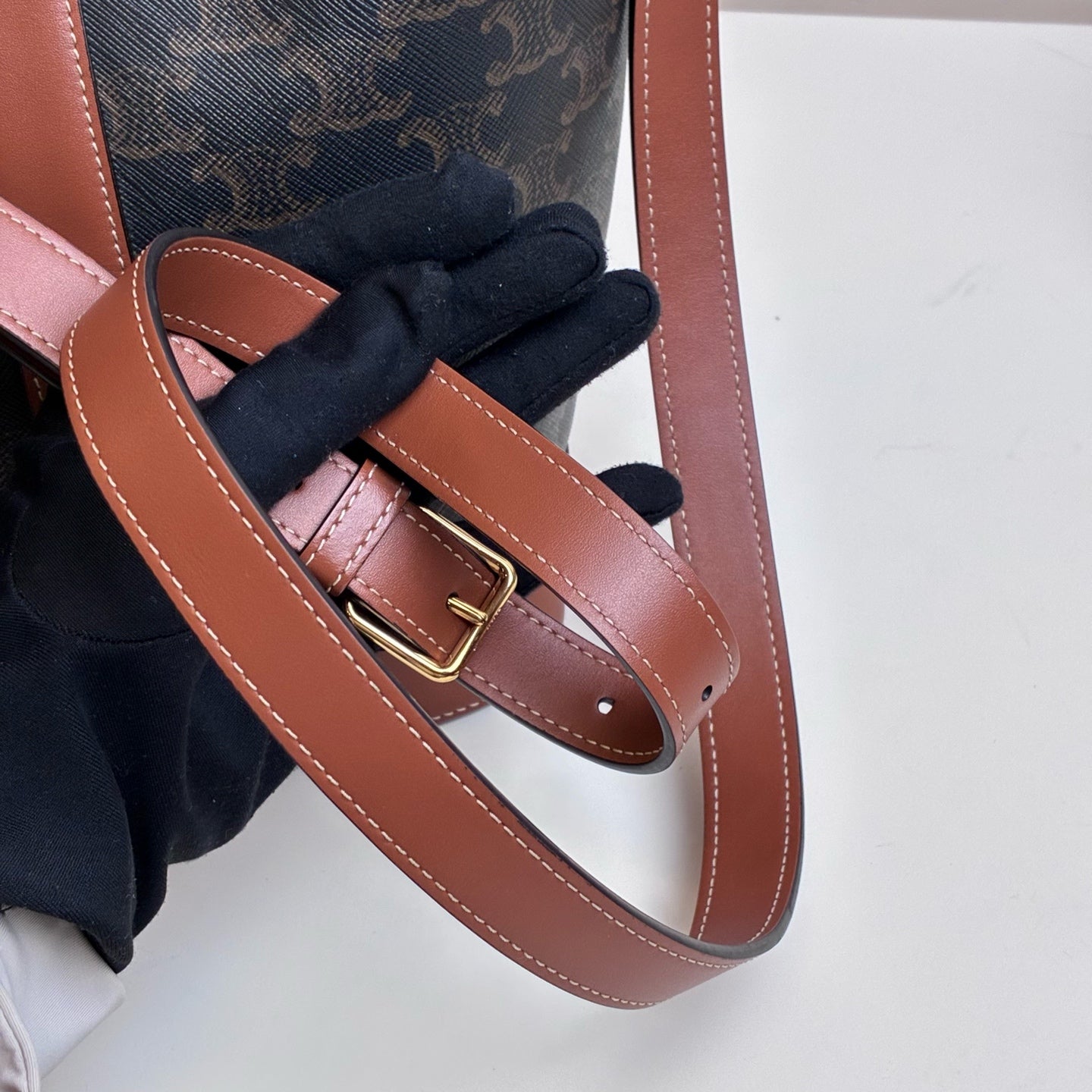 Celine Vintage Bucket Bag Shoulder Bag 99% New Size: 18x22 Leather Material