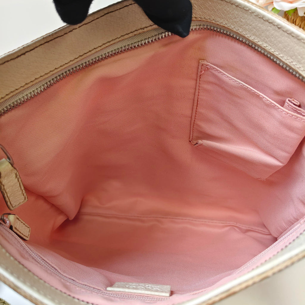 Gucci authentic canvas bag in pink with silver logo, vintage style, size approximately 27*29 cm.
