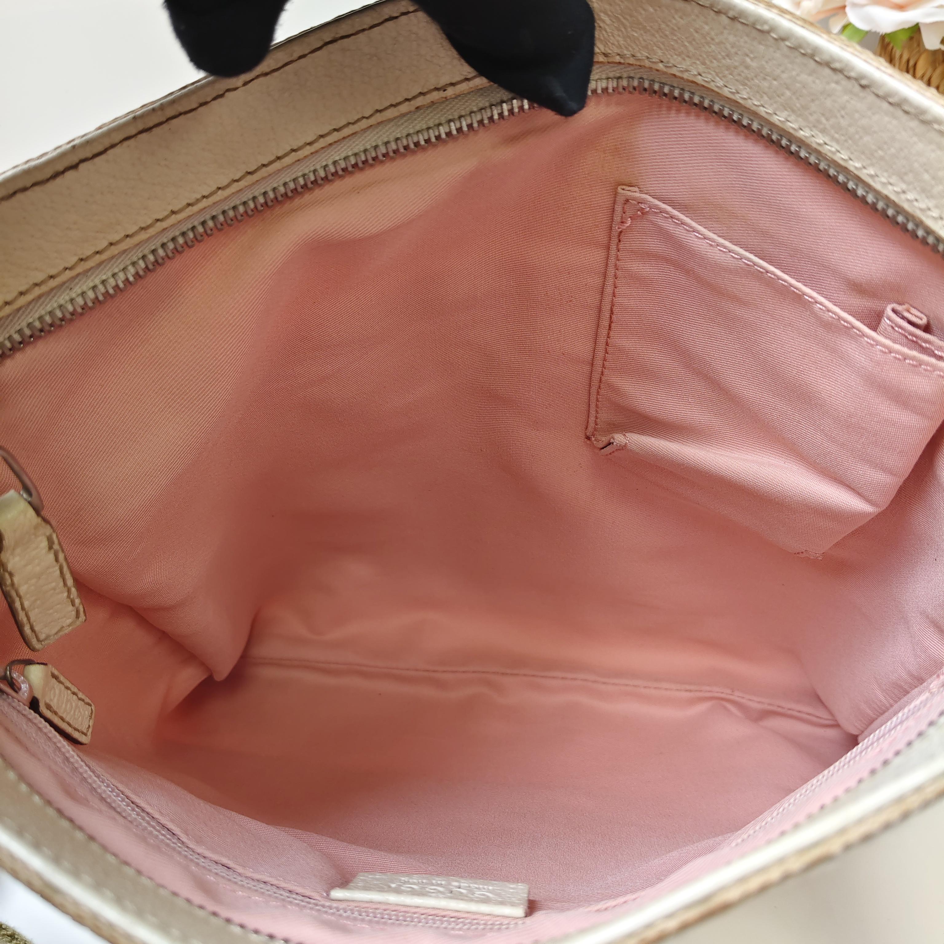 Gucci authentic canvas bag in pink with silver logo, vintage style, size approximately 27*29 cm.