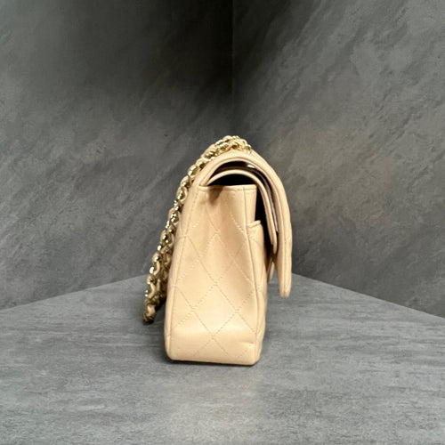 Balenciaga small pink Hourglass bag, with outstanding texture and just-right design, it is a super popular item right now~