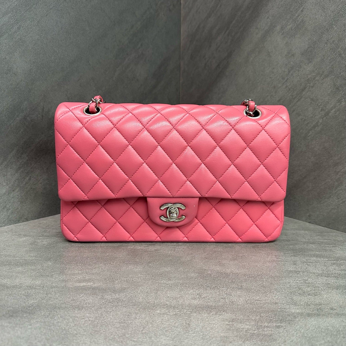 Chanel cf medium size pink silver sheepskin chain bag, 16K opening, three-dimensional display, clean inside