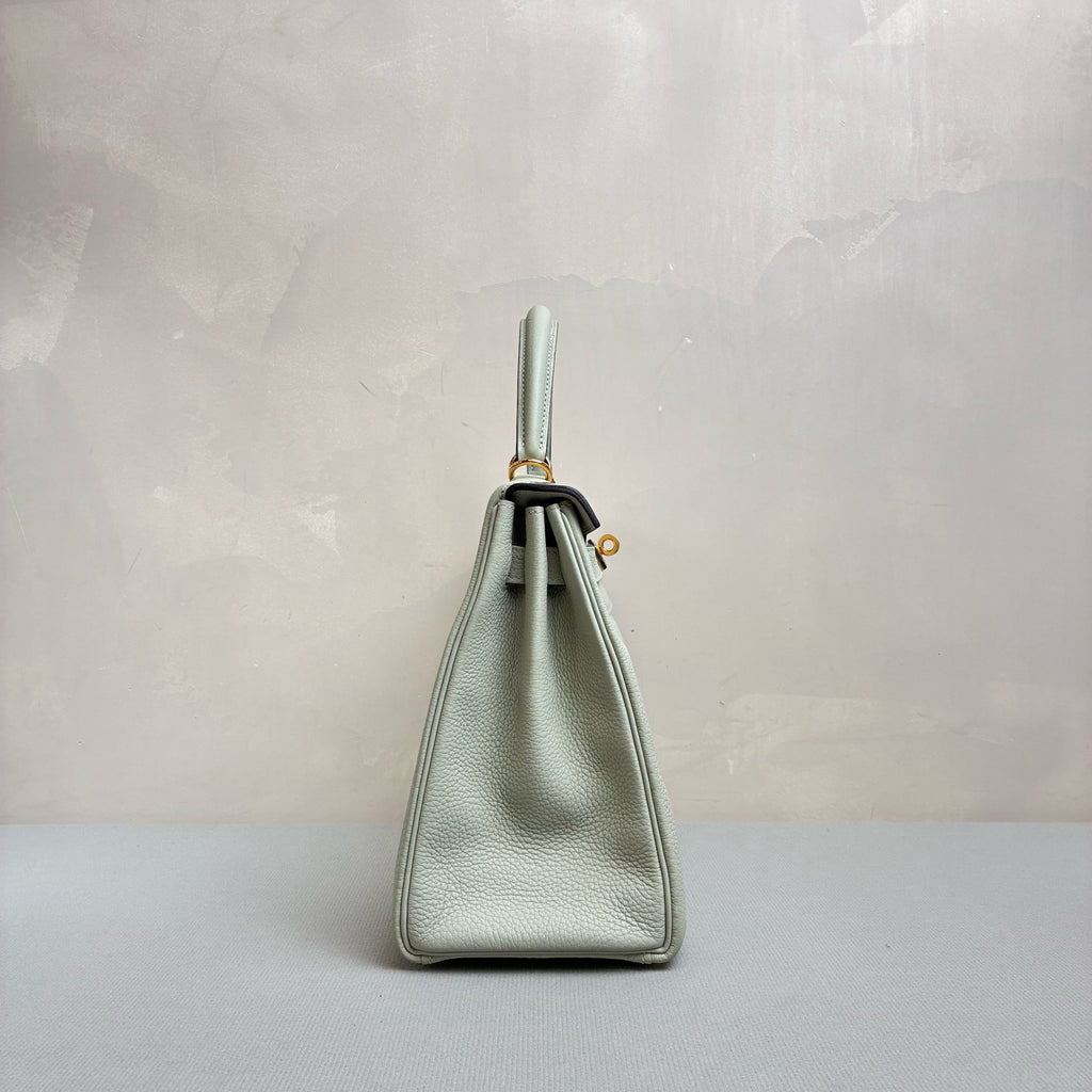 Hermès Kelly 28 in Ice Grey with Gold Hardware, B Stamp, Pre-owned condition, Dimensions 28/10/22 cm, Retail Price 120,000.