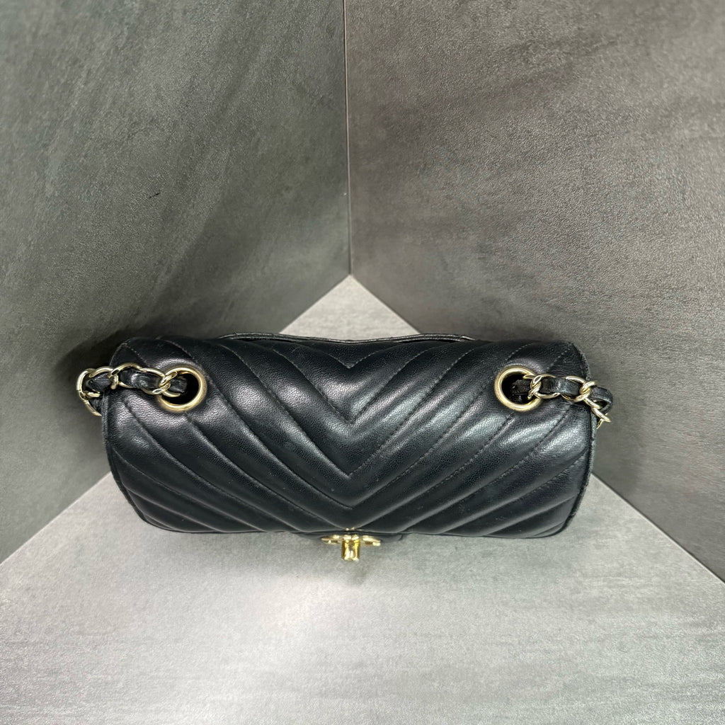 Chanel /Chanel Black gold V-patterned sheepskin large mini chain crossbody bag, 26 kai