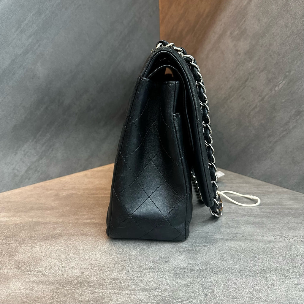 Chanel cf maxi black and silver sheepskin chain bag 18 opening type three-dimensional inside clean