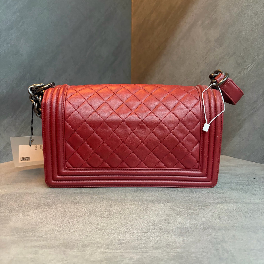 Chanel leboy medium size red lambskin, 18-card slot with card compartments, structured silhouette, clean interior