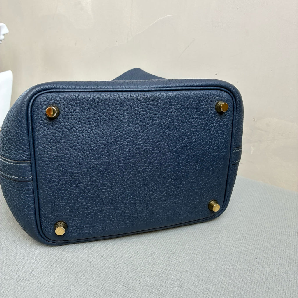 Hermes Picotin 18 Basket 18 in 99% new condition, W stamp, Midnight Blue, Gold Hardware, Handbag Dimensions