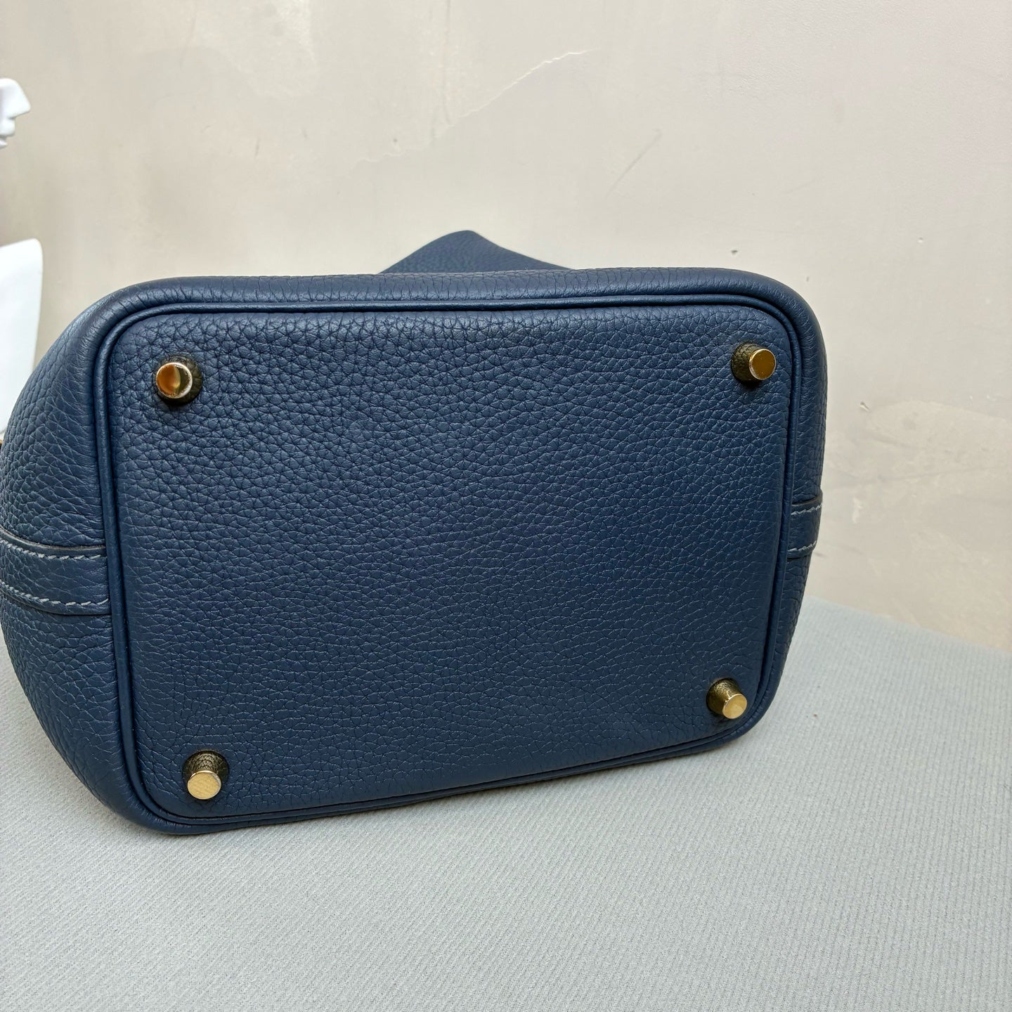 Hermes Picotin 18 Basket 18 in 99% new condition, W stamp, Midnight Blue, Gold Hardware, Handbag Dimensions