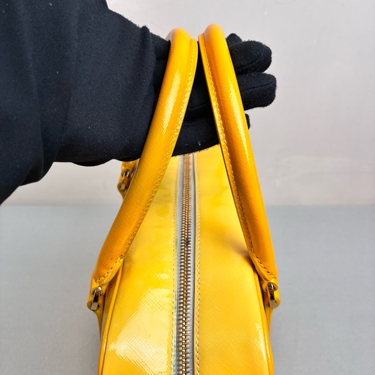 Prada Yellow Handbag Crossbody Box Bag 98% New Size 23*21