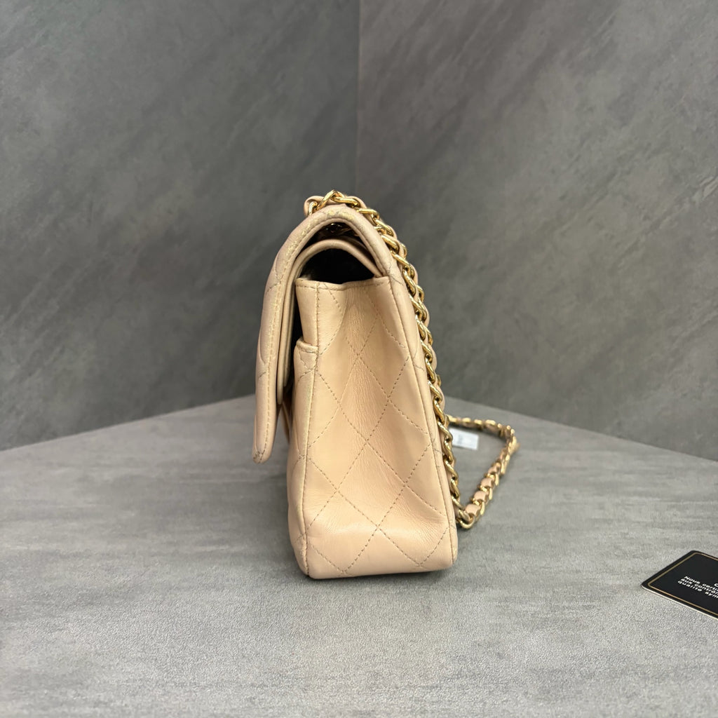 Chanel CF Medium Beige Lambskin, 15-series with authenticity card, structured shape, in stock at favorable price