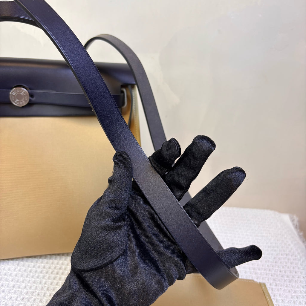 99% new Hermes khaki canvas and leather silver buckle herbag31 Z stamp