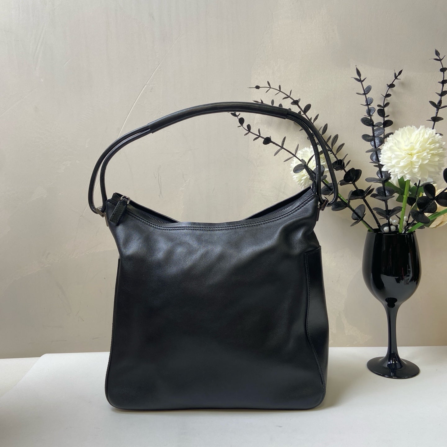 Gucci/Gucci Gucci Shoulder Bag 99% New Size: 26*27 Black Leather Material Pre-owned Model
