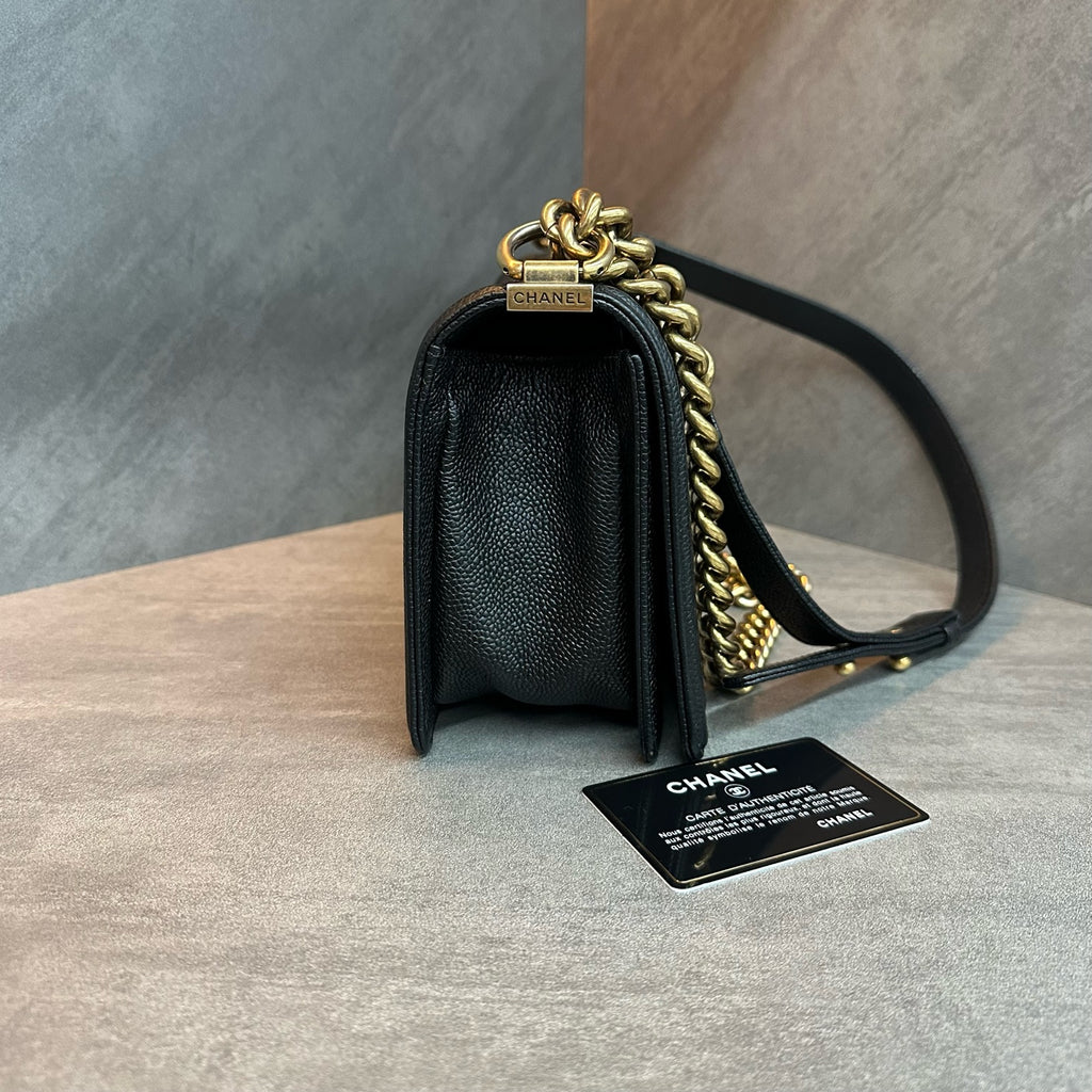 Chanel leboy medium-sized black gold lychee cowhide chain bag, 20 opening, card bag type, three-dimensional inside clean