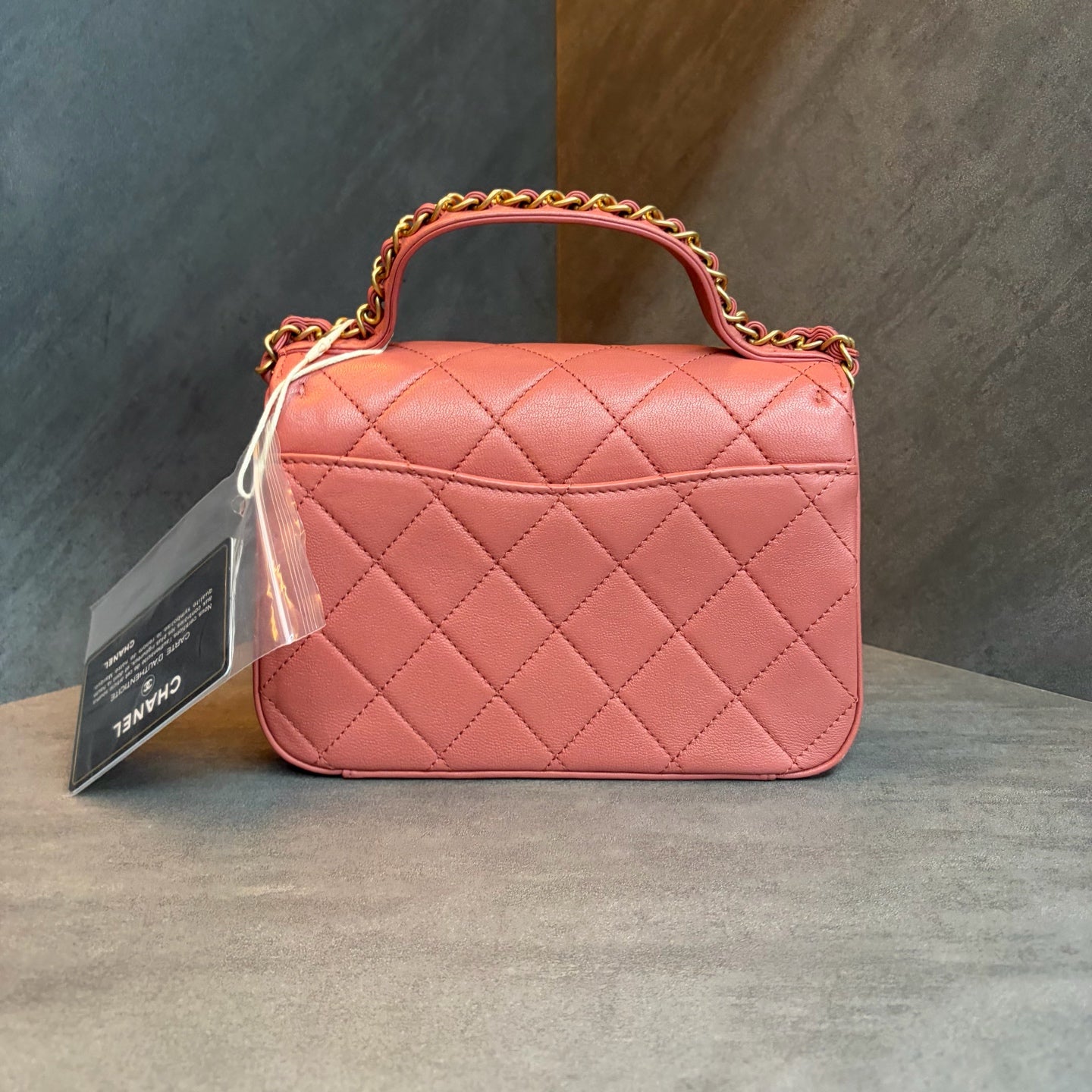 Chanel 19bag Pink gold buckle cowhide messenger bag, three-dimensional inside clean, 28 opening with a strap card