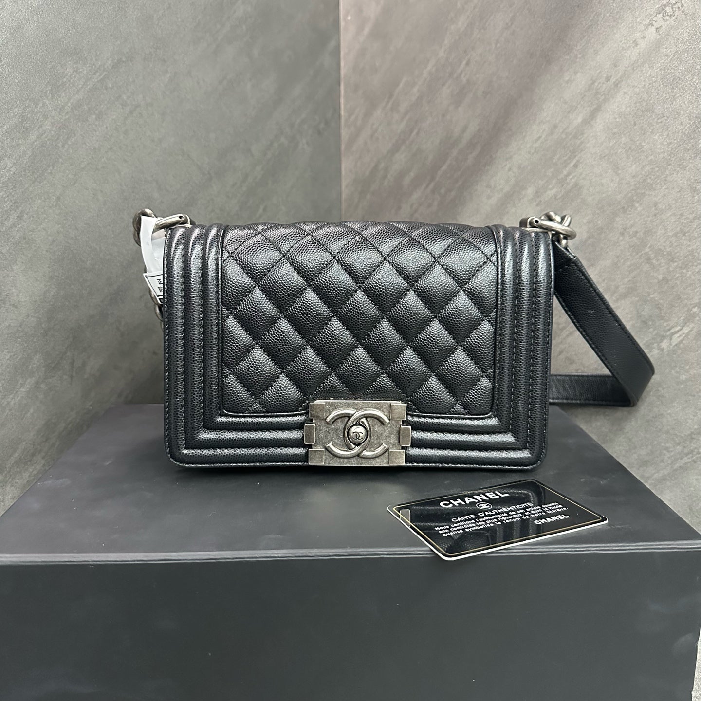 Chanel leboy small black silver lychee cowhide chain bag, 26 pieces with strap card