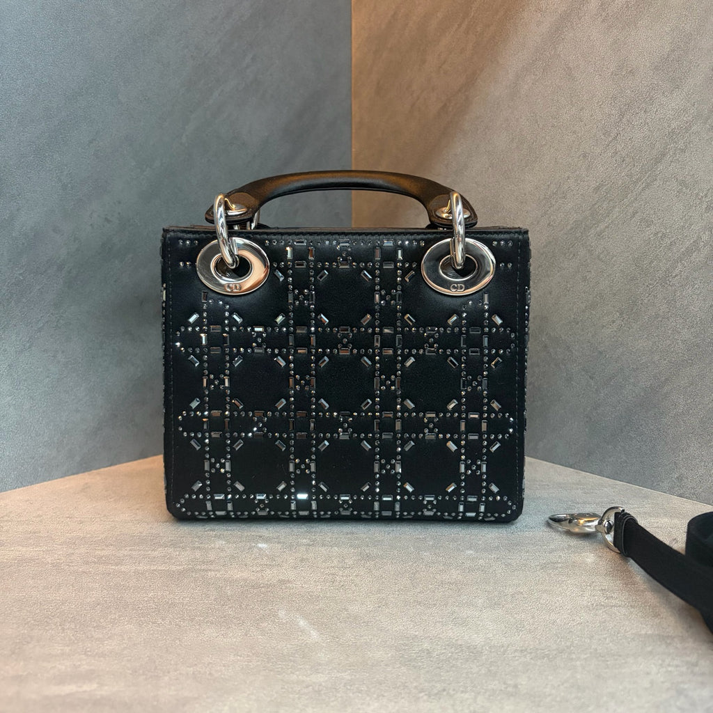 Dior Lady Dior 3-panel Velvet Edition Black / 17*14*7cm, 2019 release, structured silhouette, clean interior, in stock at a favorable price