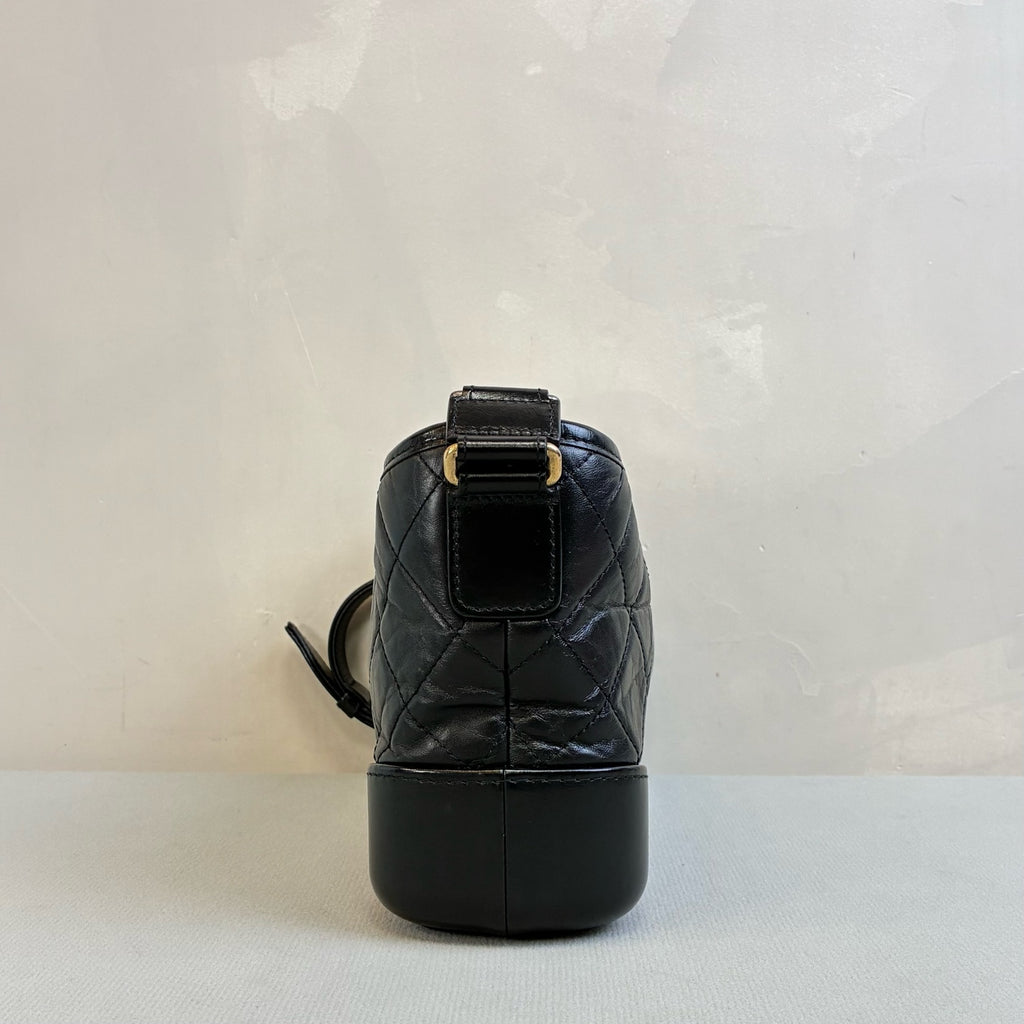 Chanel 99% new 28 Open Boy Bag Medium Black Size 21*14