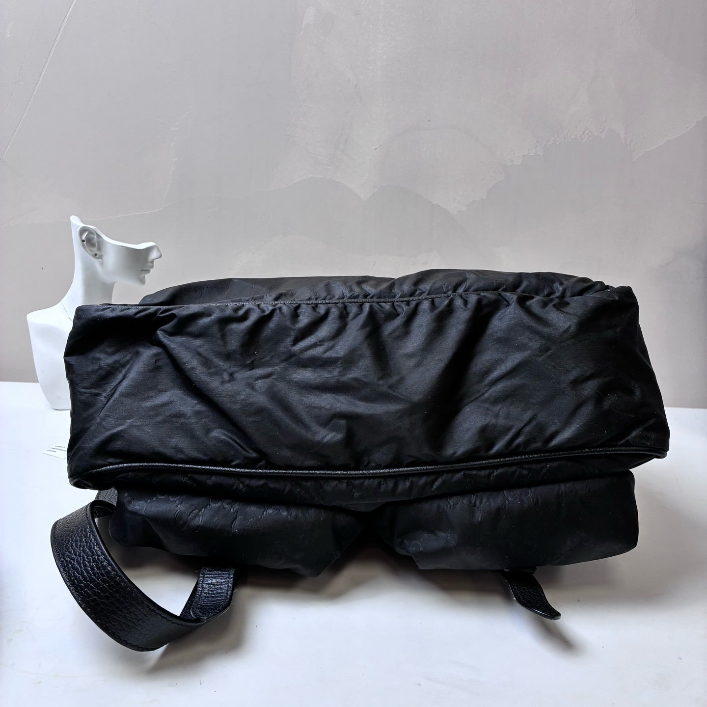 GUCCI Flower Print Messenger Crossbody Bag Shoulder Bag Like New 99% New Length 35cm Black Nylon Material