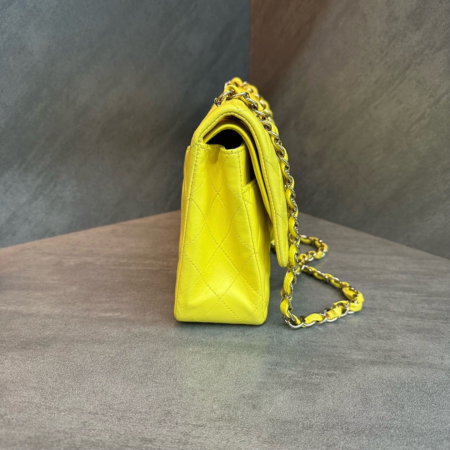 Chanel cf medium size yellow golden buckle sheepskin chain bag, 15, three-dimensional opening type, clean inside