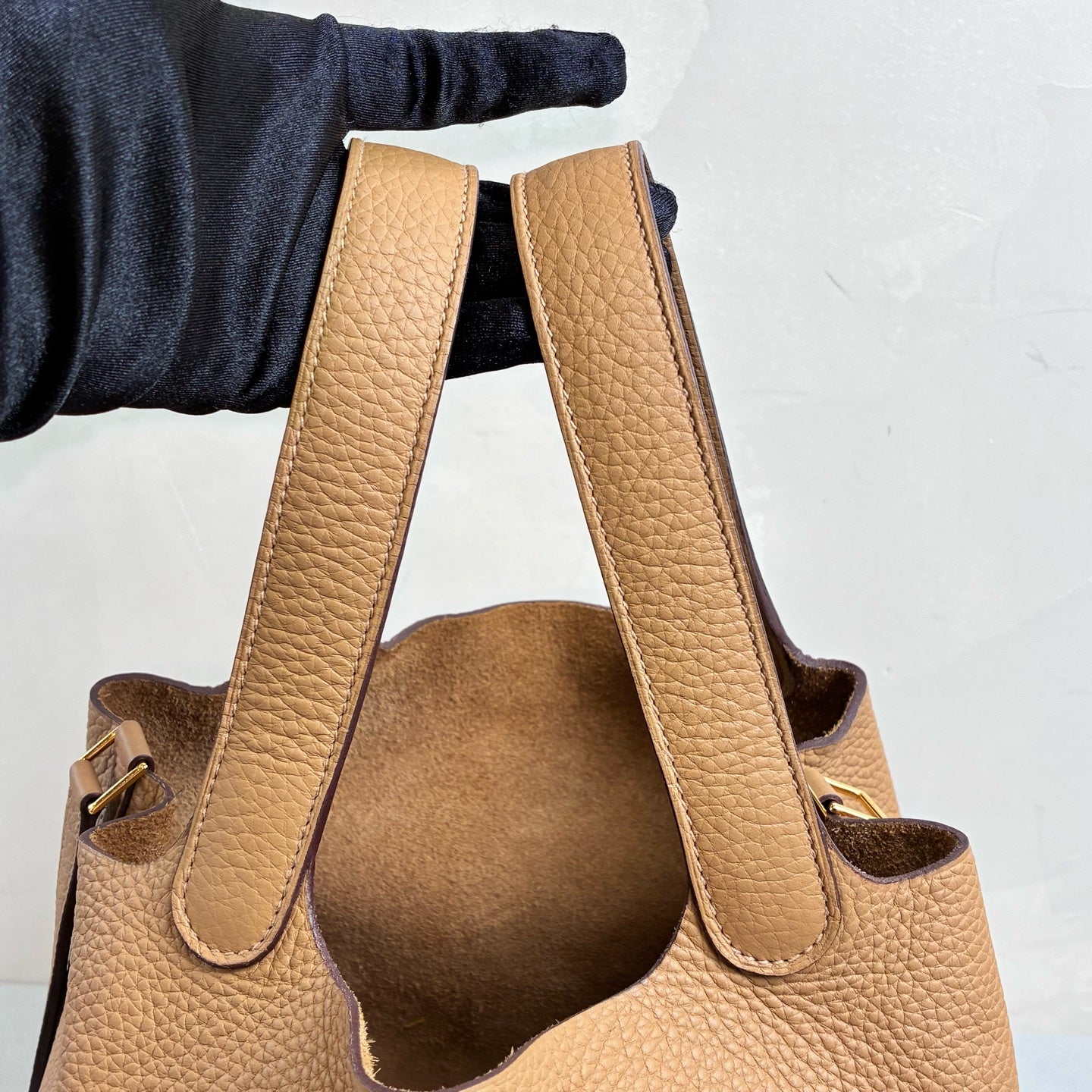 Hermès 99% new Z刻 Basket 22 in Biscuit color with gold hardware, size 22*21.