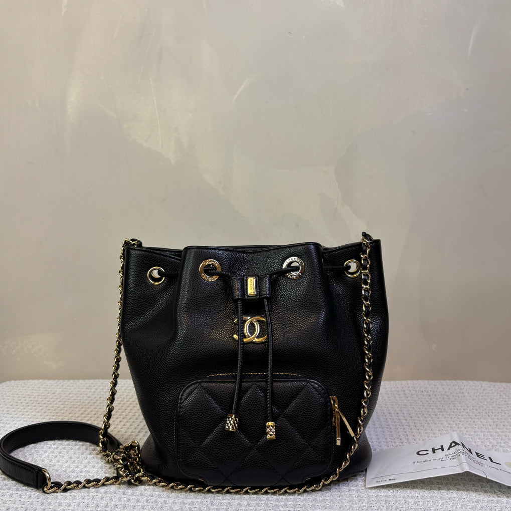 CHANEl Chanel Black Affinity Bucket Bag Chip Bag Litchi Leather Small Bucket Bag Super Versatile Size 19*20