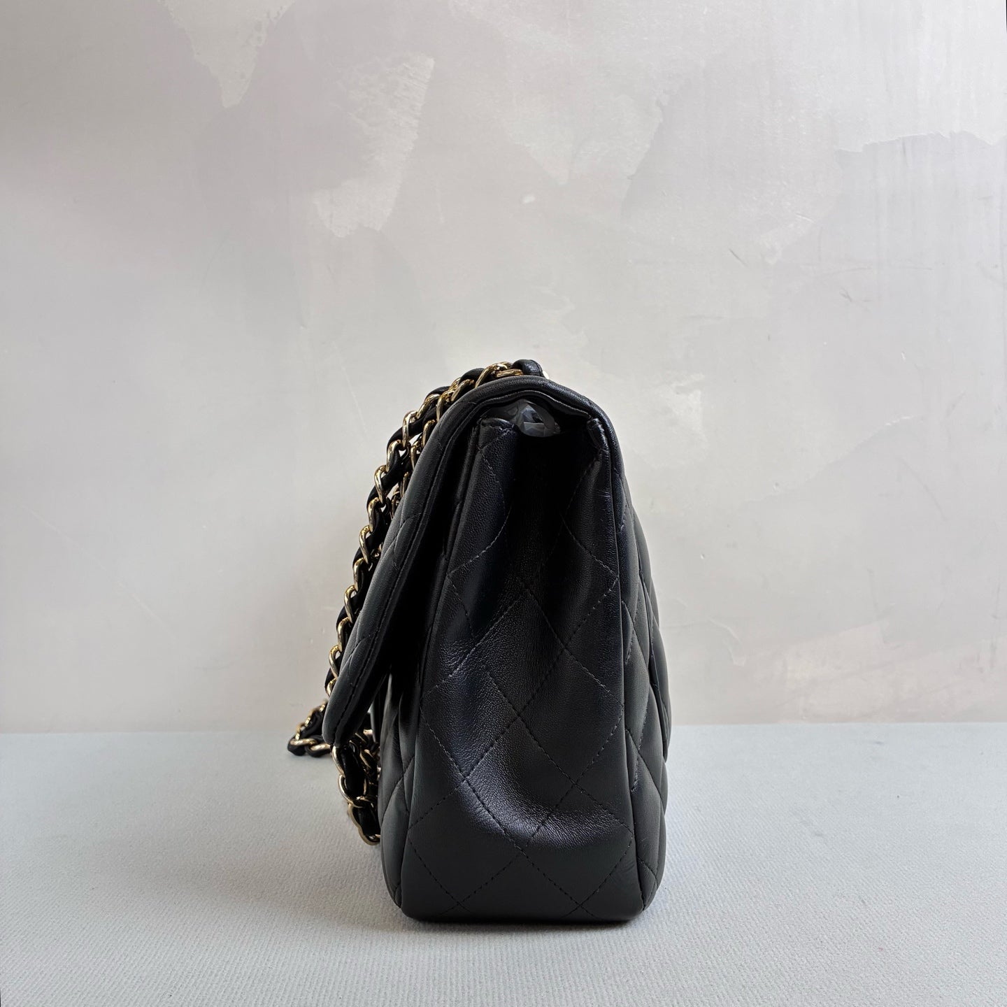 Chanel 14-inch 99% new CF medium size black and gold quilted lambskin dimensions 30*19.