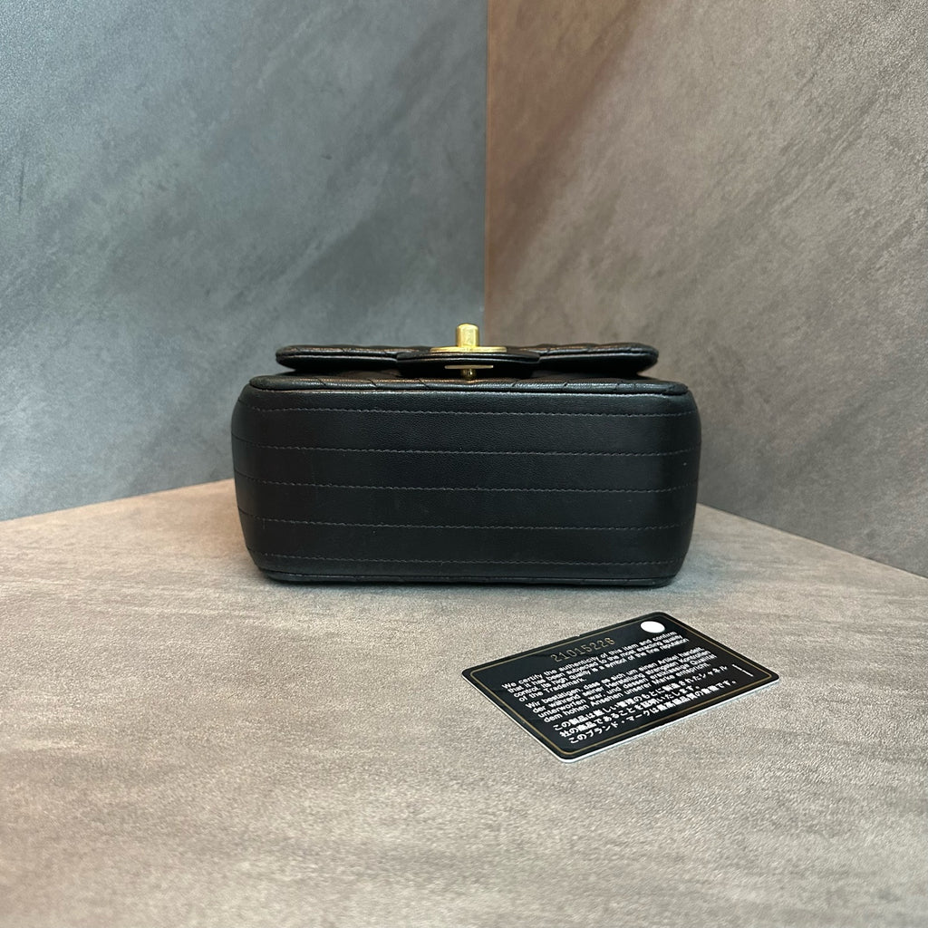 Chanel cf Square Fat Man Black Gold V-patterned chain bag 21 opening with strap card bag type three-dimensional inside clean