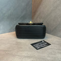 Chanel cf Square Fat Man Black Gold V-patterned chain bag 21 opening with strap card bag type three-dimensional inside clean