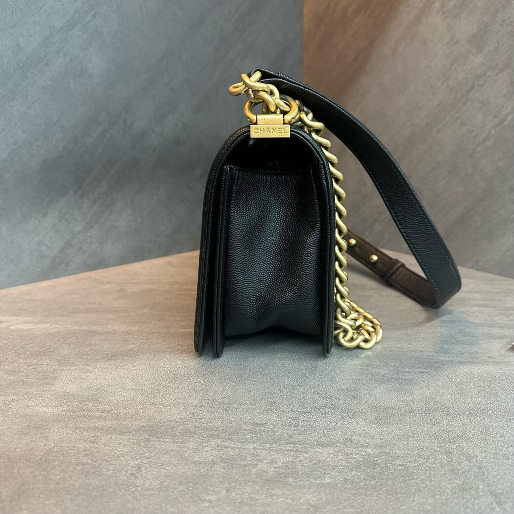 Chanel leboy medium size black-gold litchi leather chain bag, 25-series, with card and receipt