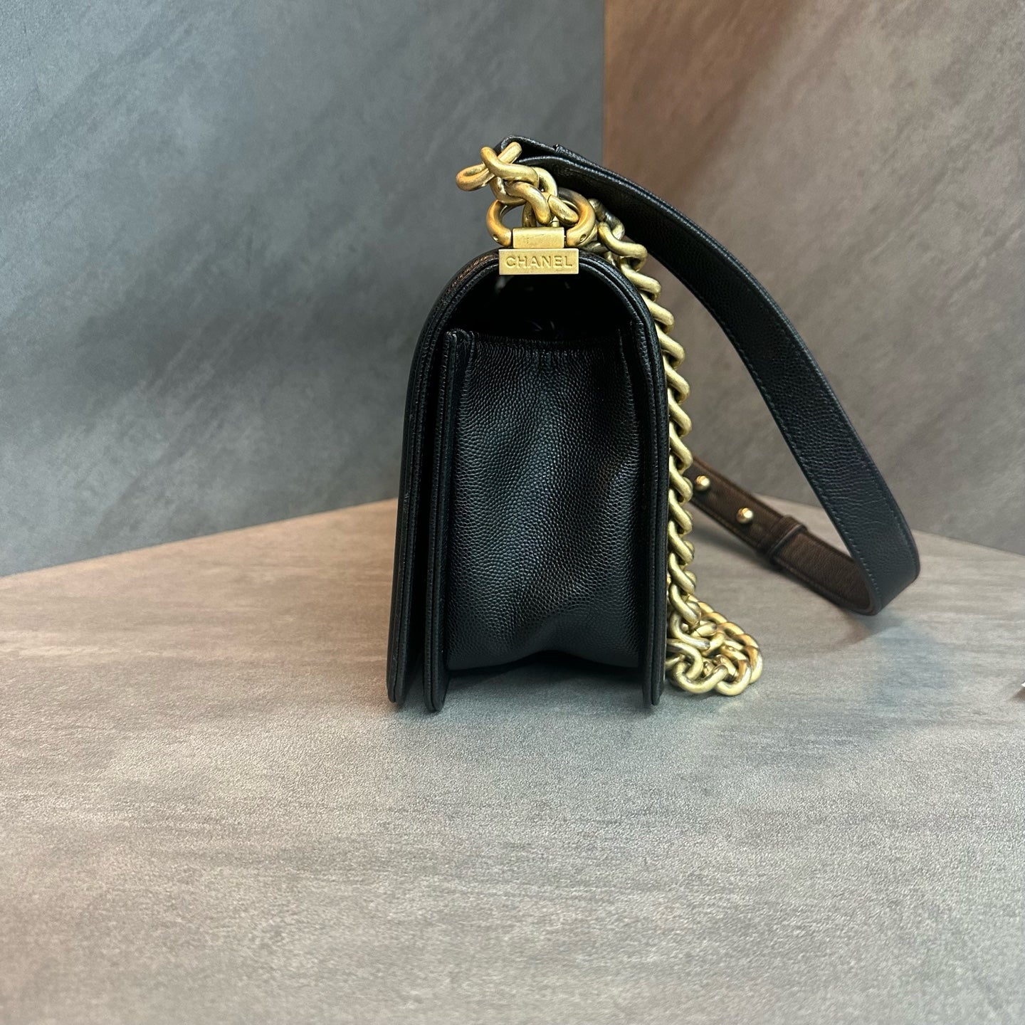 Chanel leboy medium size black-gold litchi leather chain bag, 25-series, with card and receipt