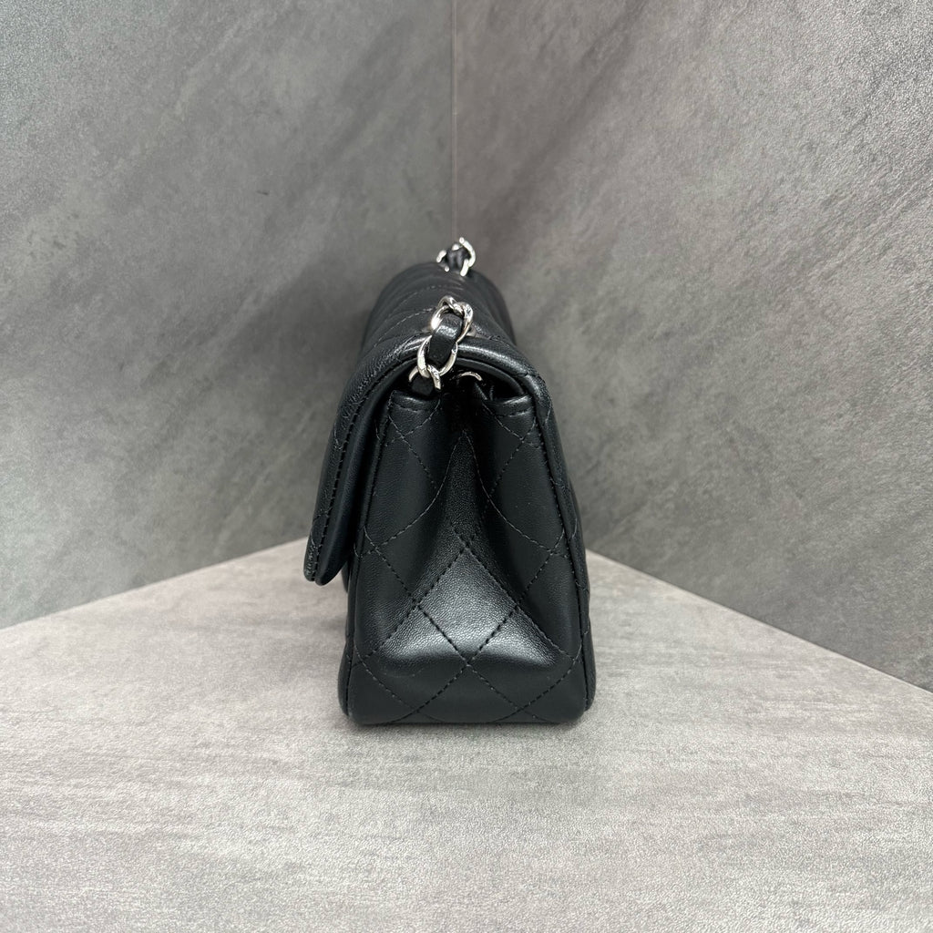 Chanel Fang Chubby black silver sheepskin 26 open strap card in original color