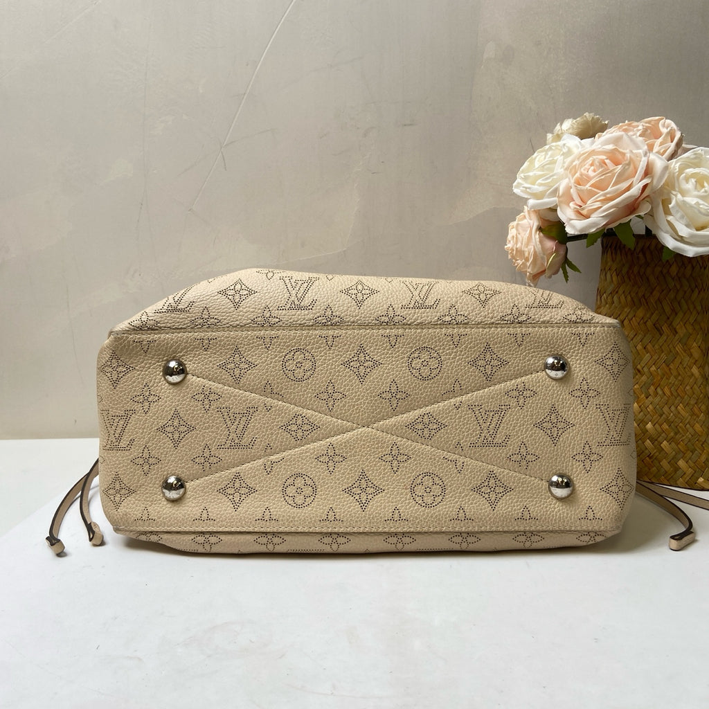 LV/Louis Vuitton BELLA TOTE Moon Goddess Milk Tea Color Hollow Tote Bag Chip Style 98% New Size: 35*23