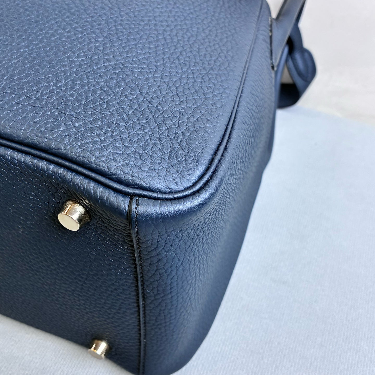 Hermès 99% New Frame P刻 Lindy30 Midnight Blue with Gold Hardware, Accessories, Dust Bag, Original Excellent Condition