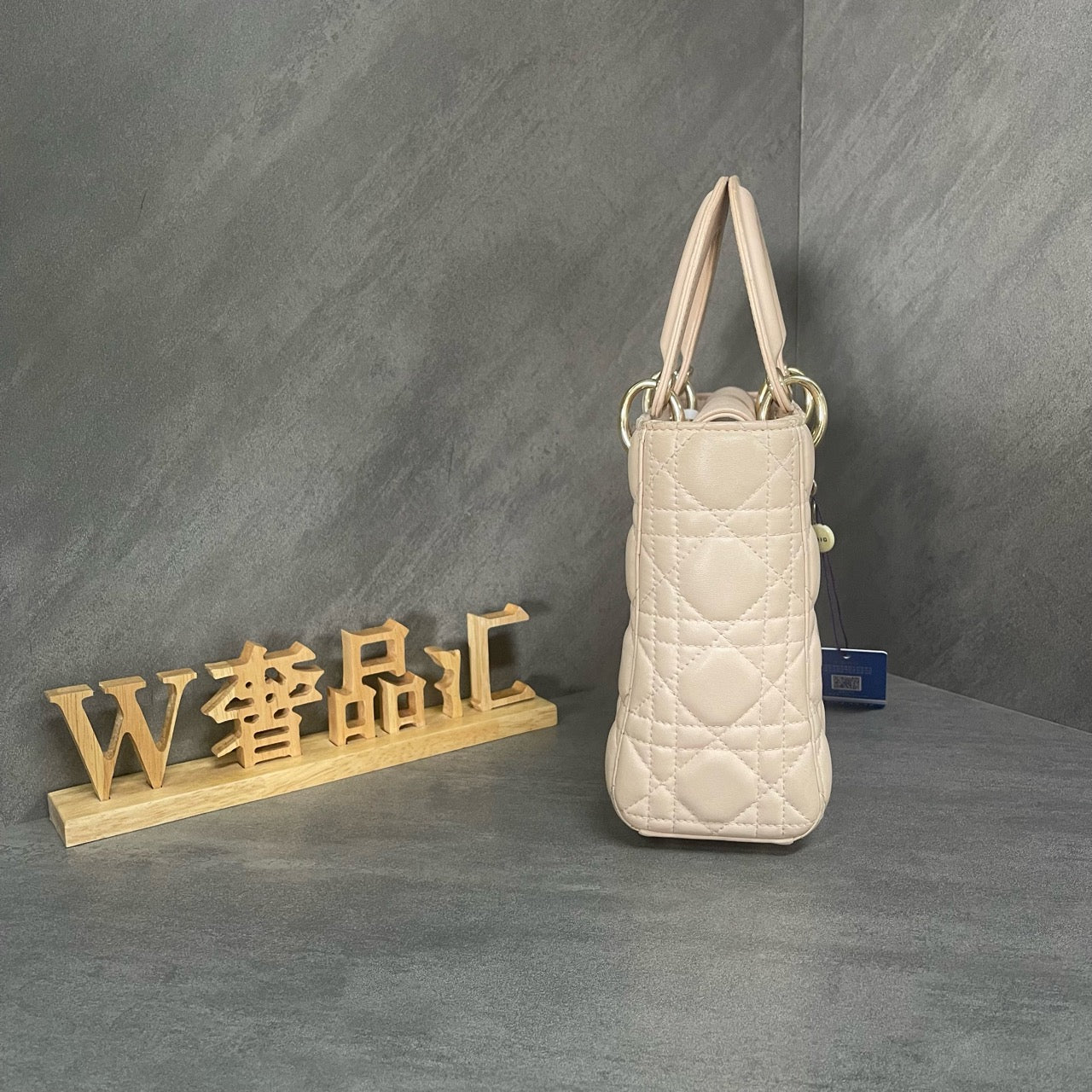 Dior Lady Dior Mini with 4 compartments, pink with gold-tone hardware, emblem shoulder strap, serial number starting with 17, serious buyers only.