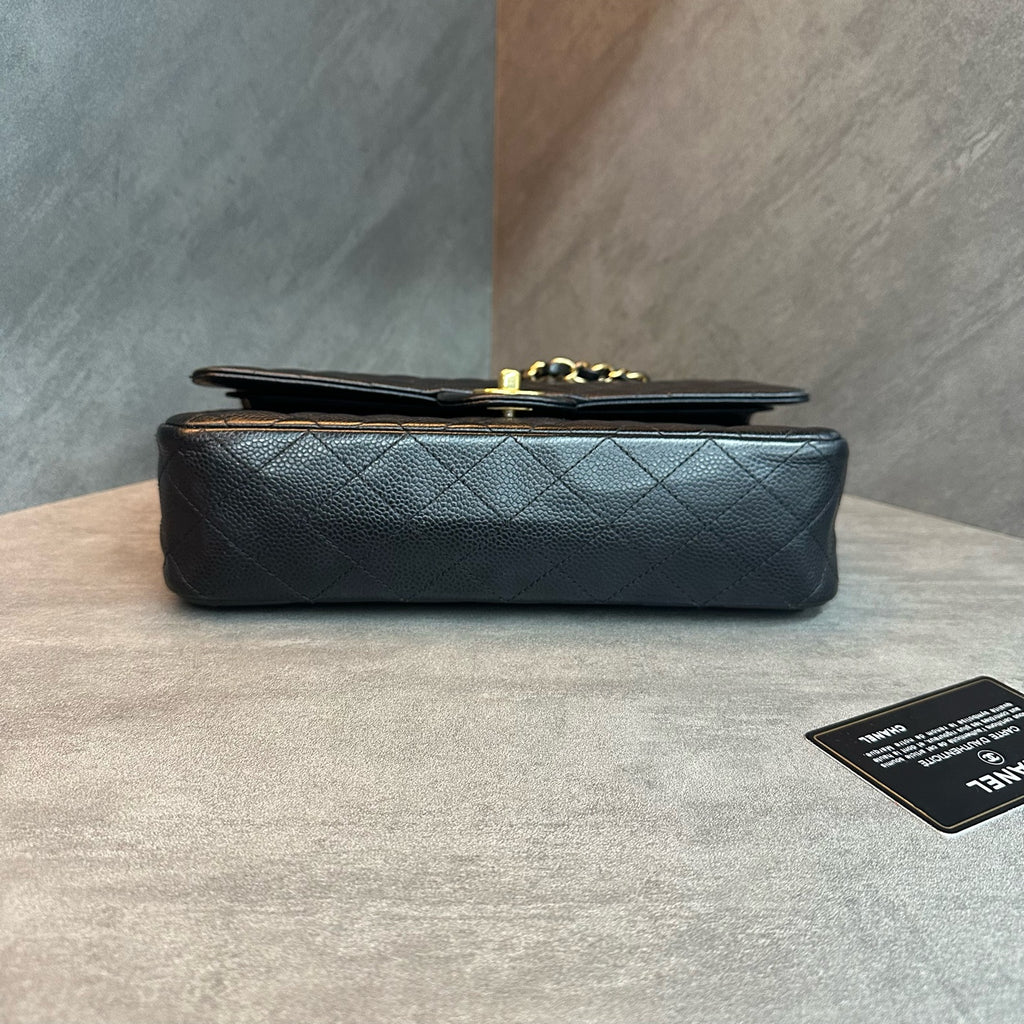 Chanel cf medium size black gold lychee cowhide chain bag, 26 opening with strap card
