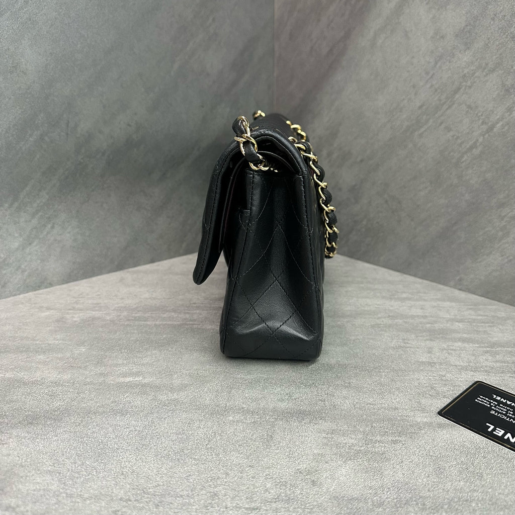 Chanel cf medium size black gold sheepskin chain bag, 27 openings, card bag type, three-dimensional inside clean