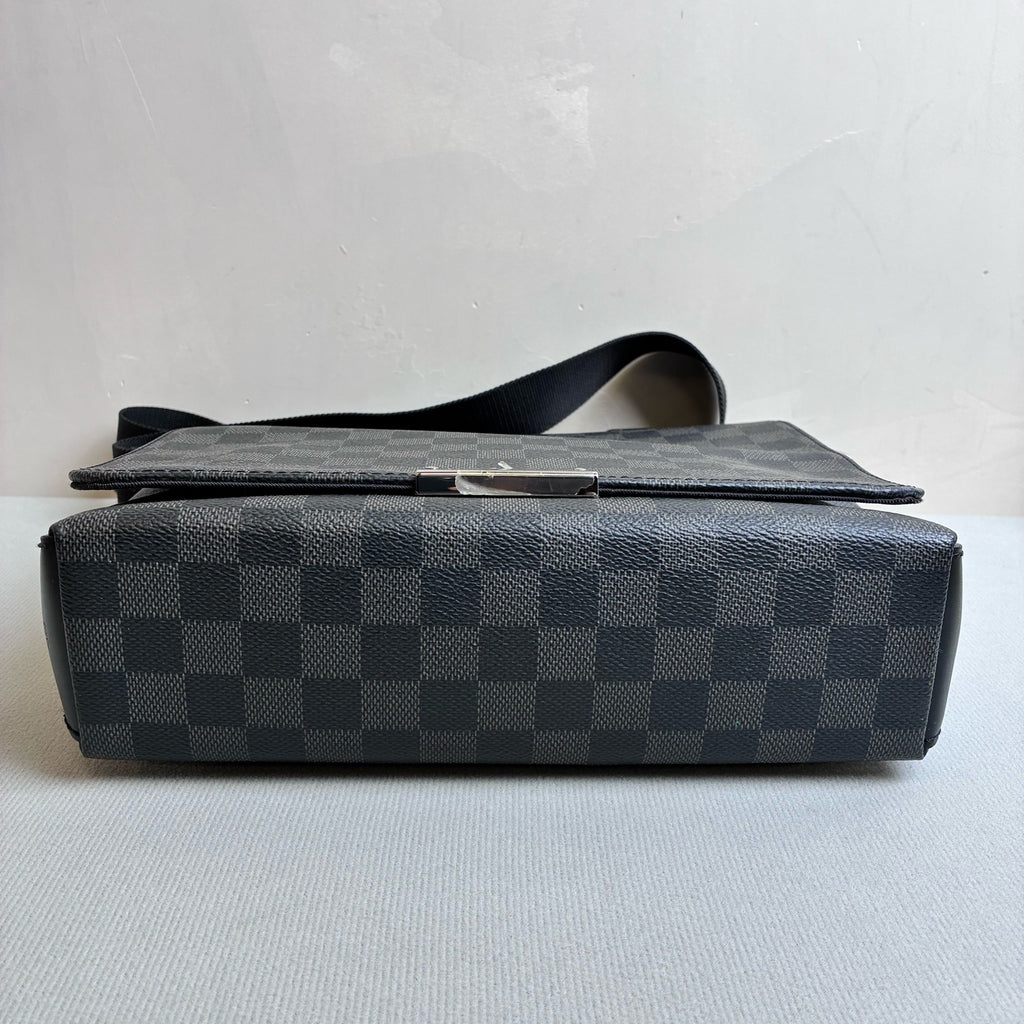 Louis Vuitton/LV Chip Series Black Checkerboard Flap Messenger Bag Size 25*23 Original Price 13,800
