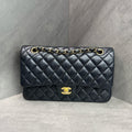 Chanel cf medium size black gold sheepskin chain bag, 26mo, cardless, three-dimensional and clean inside