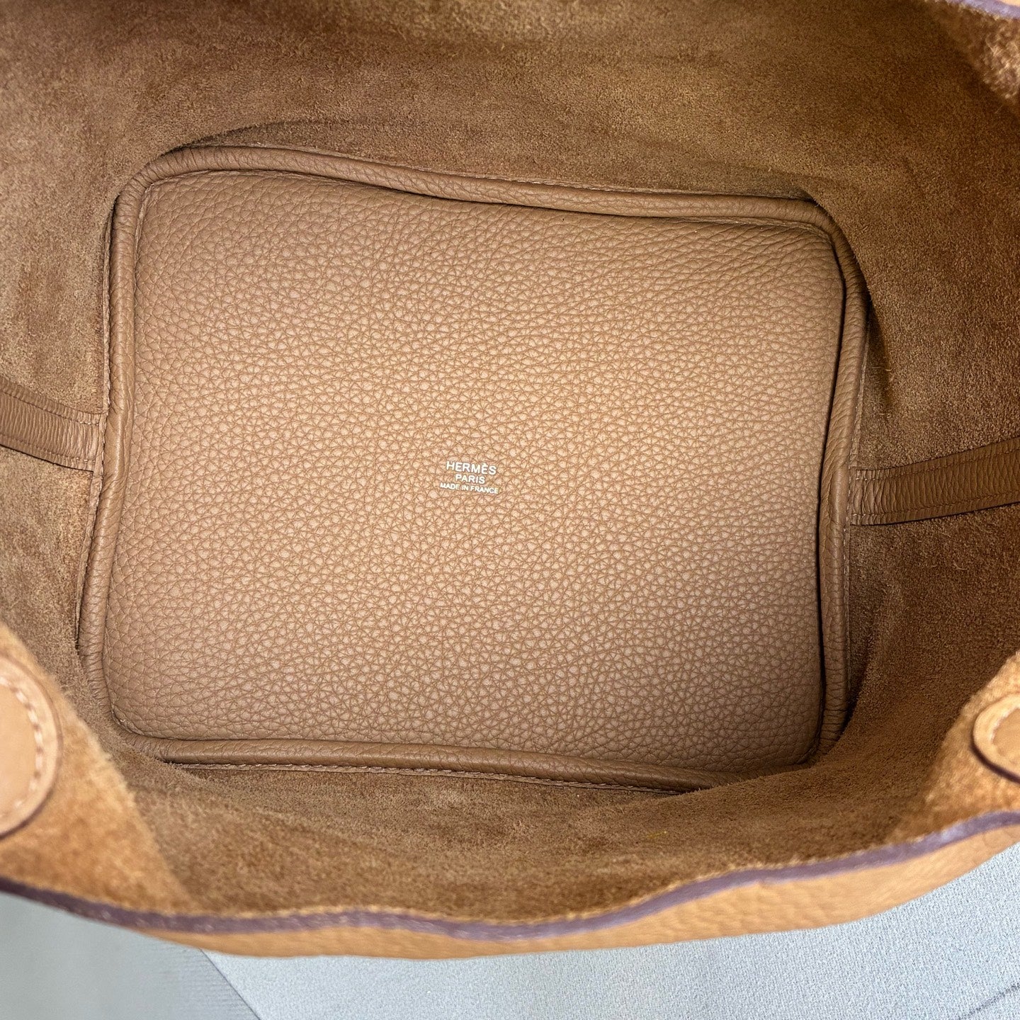Hermès 99% new Z刻 Basket 22 in Biscuit color with gold hardware, size 22*21.