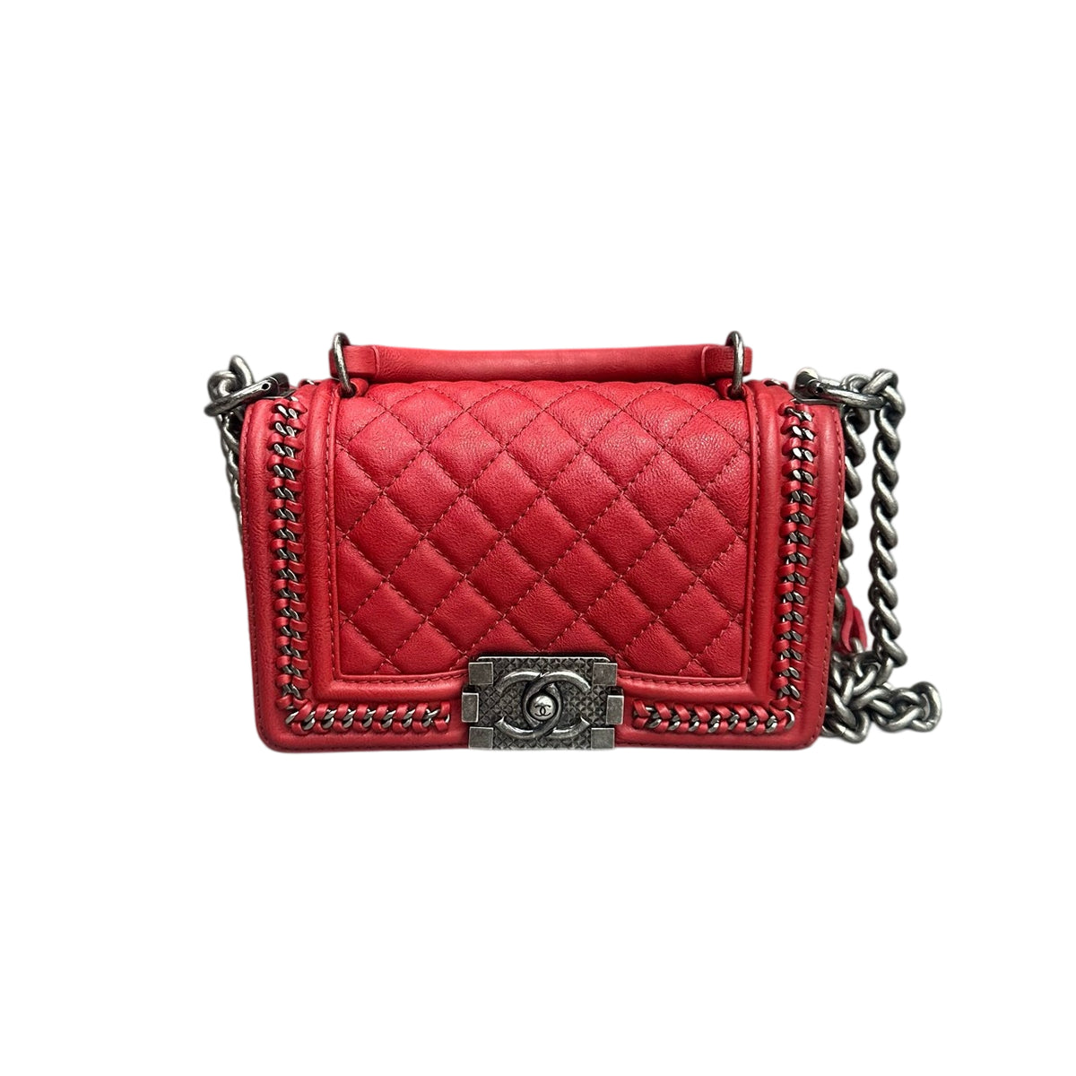Chanel Red Le Boy Small Handbag, Palace Edition, 23-Opening with Card and Ticket. The bag shape is three-dimensional and full, with no wear on the corners.