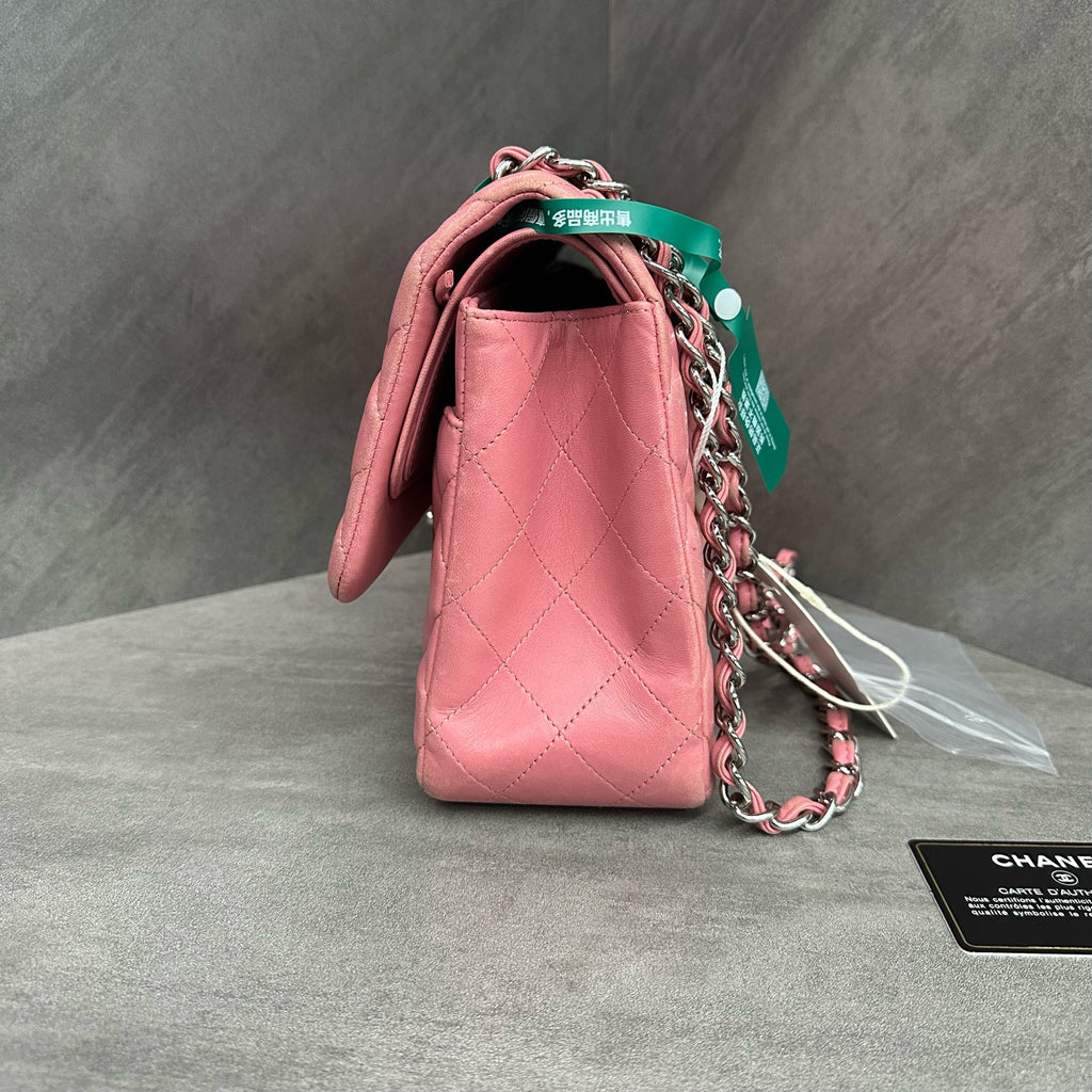 Chanel cf jumbo pink and silver sheepskin chain bag, 18 openings, card bag type, three-dimensional, clean inside