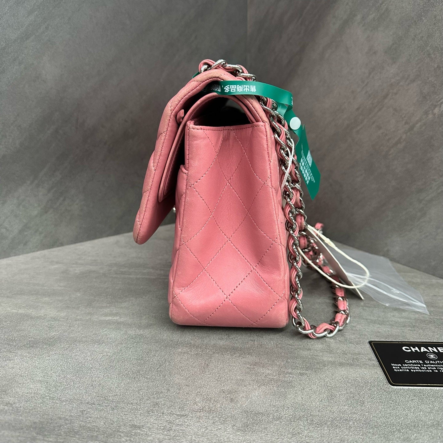 Chanel cf jumbo pink and silver sheepskin chain bag, 18 openings, card bag type, three-dimensional, clean inside