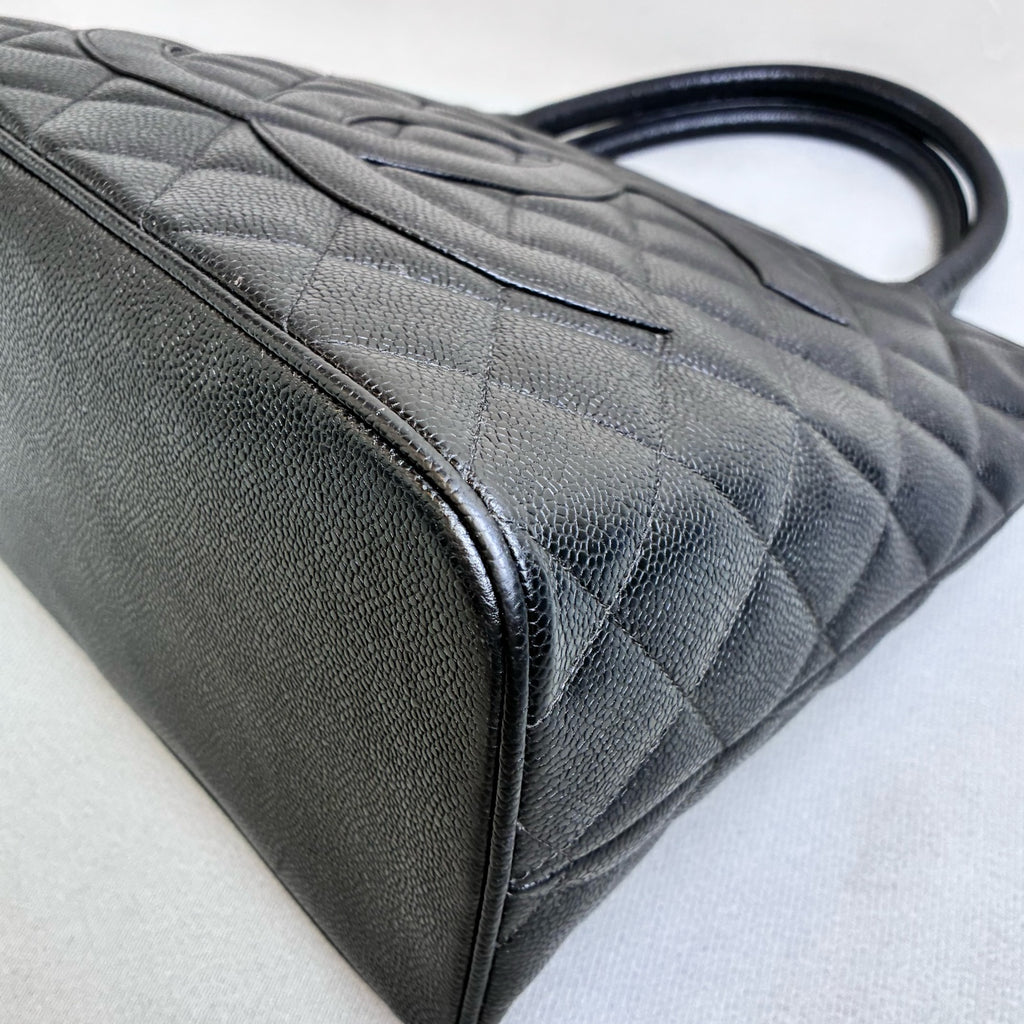 Chanel Hilton Black Tote Bag, Pebbled Calfskin, Classic Double C Embossing, Hand Carry Style, Large Capacity, Practical for Commuting