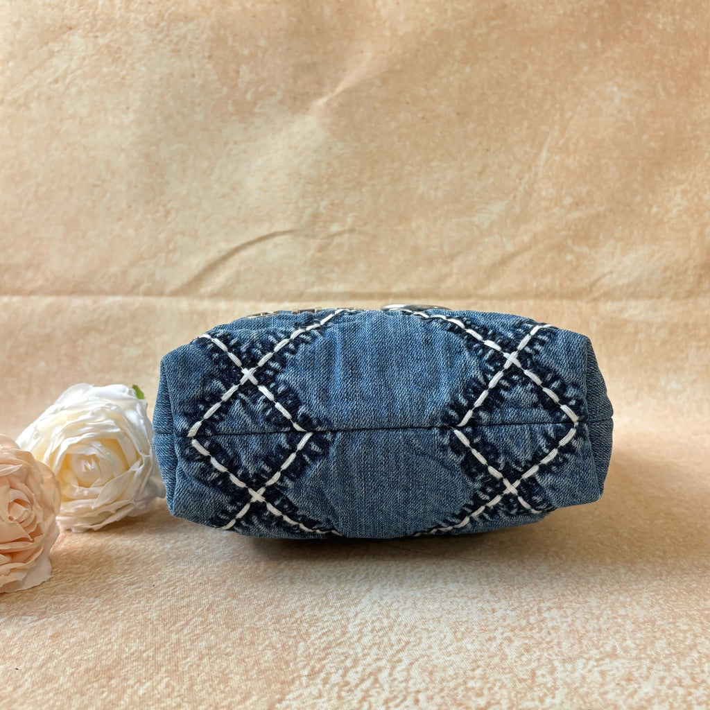Chanel 22bag mini with chip blue denim
