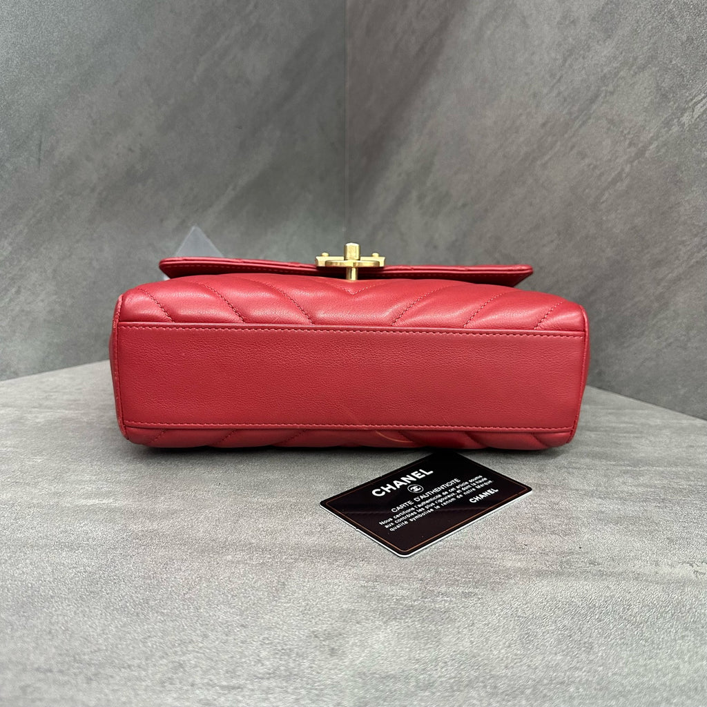 CHANEL Red Gold Chevron Calfskin Handbag