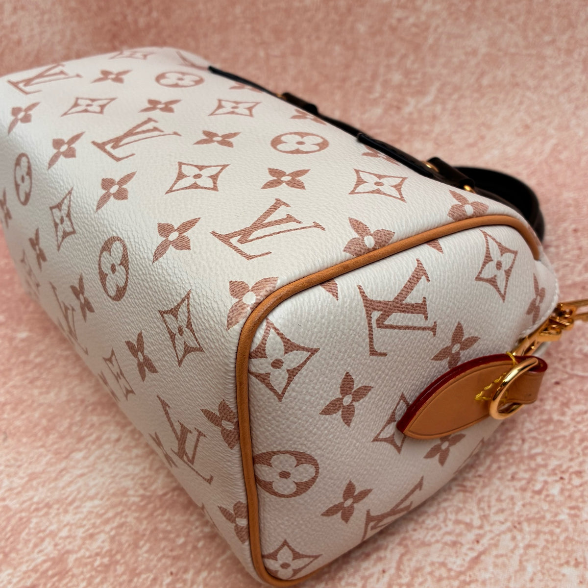 LV Louis Vuitton Speedy 20 Dune Pillow Bag, chip version classic monogram, off-white with black handles, gold hardware